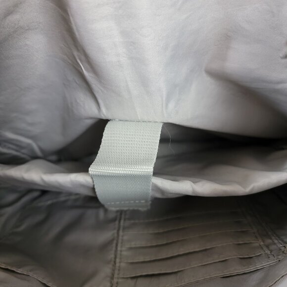 Baggallini Gray Crossbody Travel Bag – Multiple Zip Pockets, Great Condition! - Picture 9 of 14